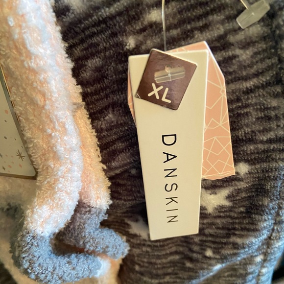 NWT-Danskin Sleep Pant w/ Cozy Socks - Picture 3 of 6